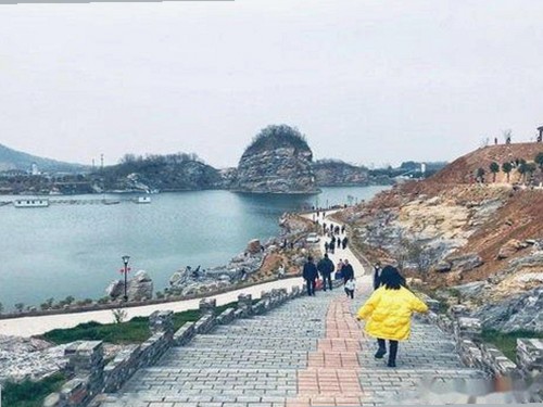 黑料 官网免费官方版：揭秘娱乐圈内幕与最新动态